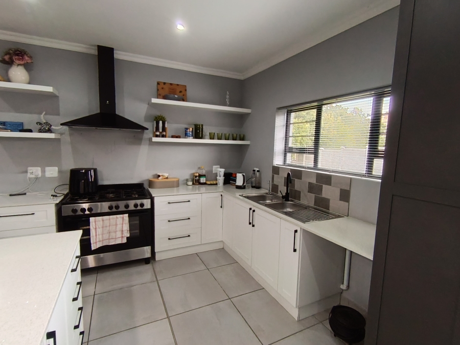 4 Bedroom Property for Sale in Wavecrest Eastern Cape